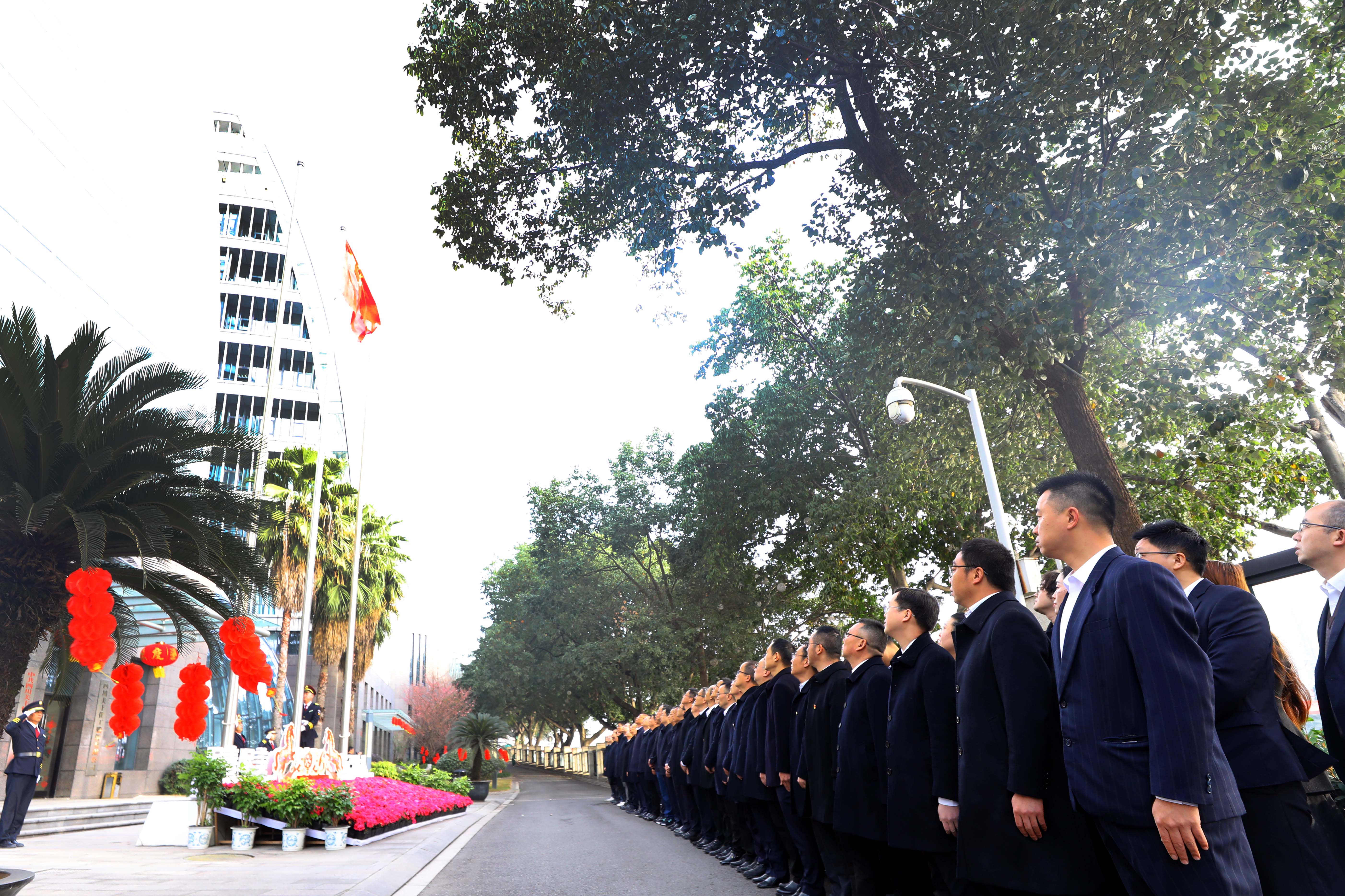 公司进行新春升国旗典礼
